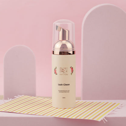 Eyelash shampoo with single-dose sachet